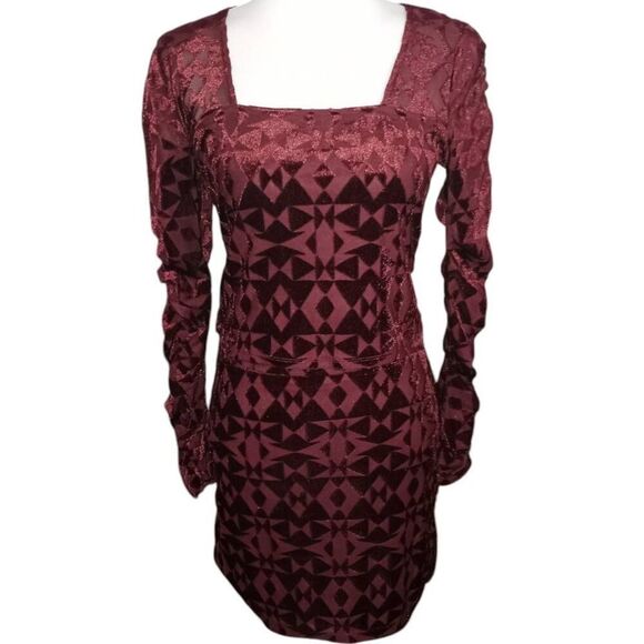 SELFIE BURGUNDY 2 PIECE SET SZ.M NWT. - Picture 1 of 7